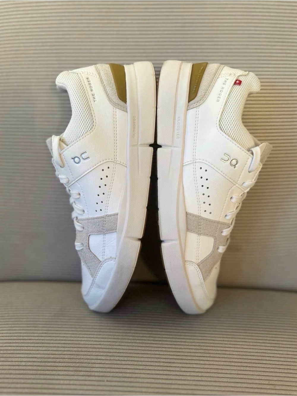 On Running Men's White and Light Gray Low-Top Sneakers